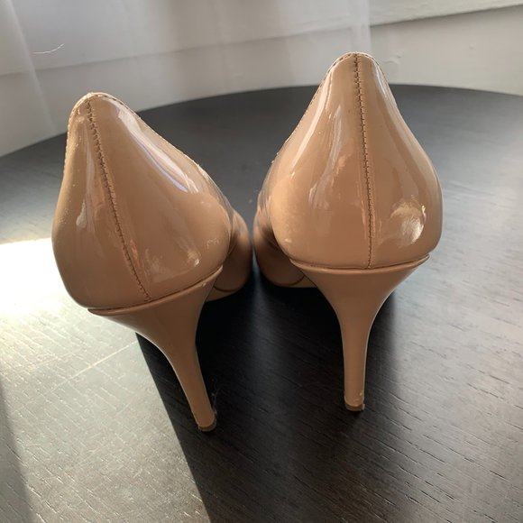 Steve Madden Wavvy Nude Patent Modern Heels - Picture 5 of 10
